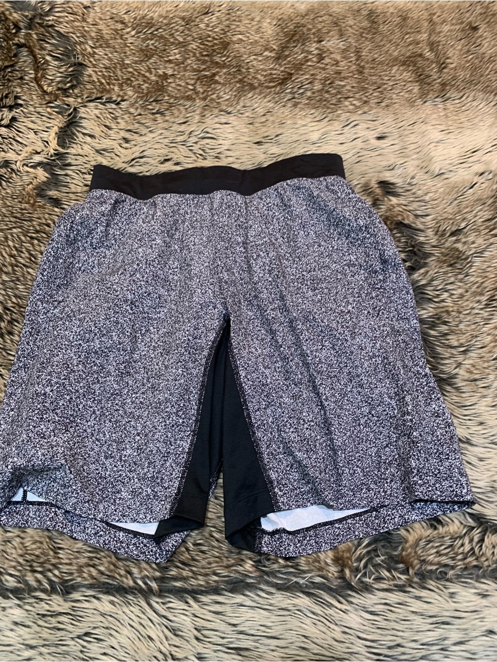 Lululemon T.H.E. Short *Luxtreme Liner 9"
Pinweave Alpine White Black Size M